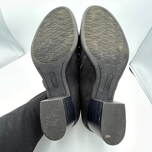 Yuu Womens Razzy  Black Ankle Boots 10M Buckle Comfort - Picture 7 of 8